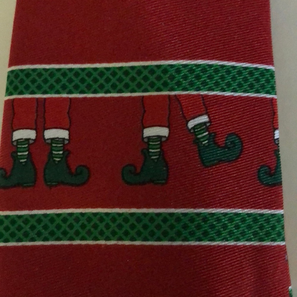 Red and green tie with green boots